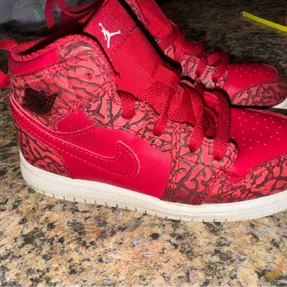 Air Jordan 1 High Retro GS BG GYM RED Elephant Print Red Toddlers 10C 826715-600 - Picture 7 of 10